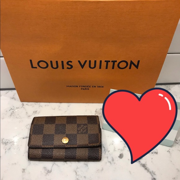 Louis Vuitton Accessories - Louis Vuitton 6 key holder